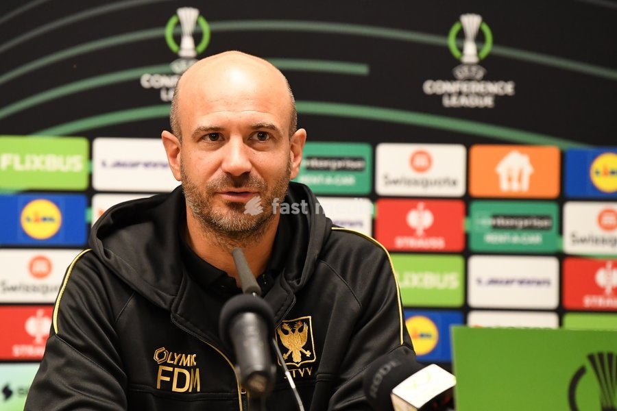 STVV's head coach Frederic De Meyer pictured during a press conference of Belgian soccer team Sint-Truidense VV, Wednesday 14 October 2026 in Sint-Truiden. The team is preparing for the opening match of the UEFA Conference League league phase against Georgian FC Iberia 1999 Tbilisi tomorrow