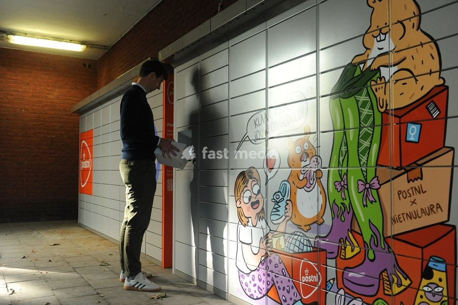 ANTWERP POSTNL FIRST PARCEL LOCKER