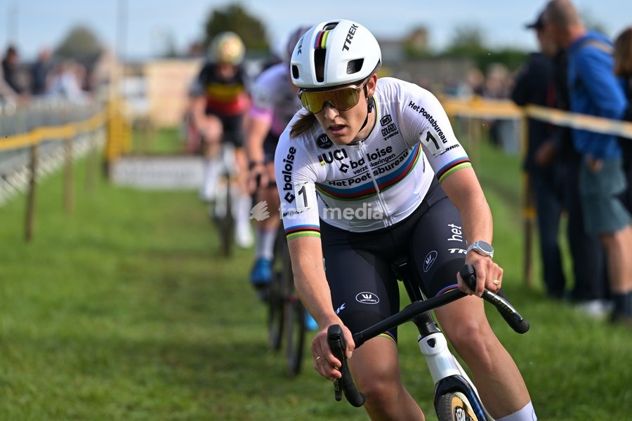 Netherlands' Lucinda Brand pictured in action during the women elite race of the 'Kermiscross' cyclocross cycling event, on Thursday 15 October 2026, in Ardooie