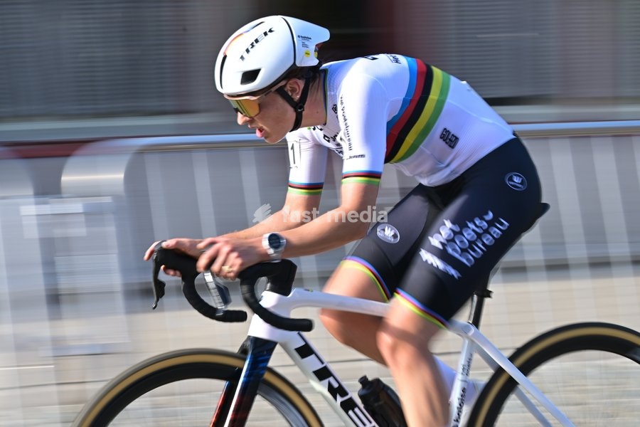 Netherlands' Lucinda Brand pictured in action during the women elite race of the 'Kermiscross' cyclocross cycling event, on Thursday 15 October 2026, in Ardooie