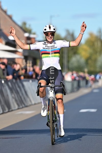 Netherlands' Lucinda Brand celebrates after winning the women elite race of the 'Kermiscross' cyclocross cycling event, on Thursday 15 October 2026, in Ardooie