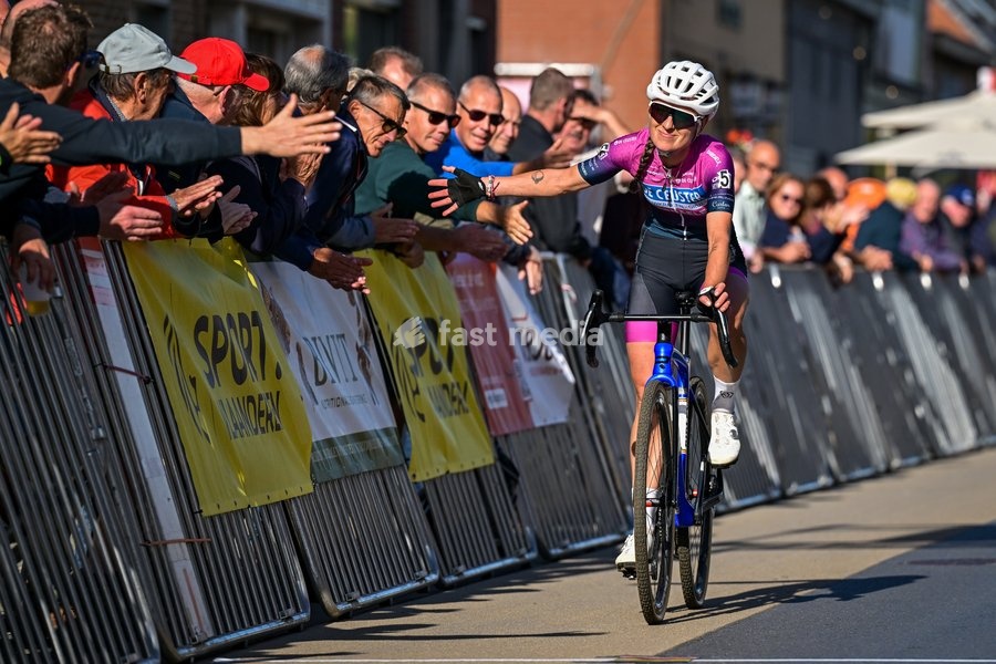 Netherlands' Denise Betsema crosses the finish line of the women elite race of the 'Kermiscross' cyclocross cycling event, on Thursday 15 October 2026, in Ardooie