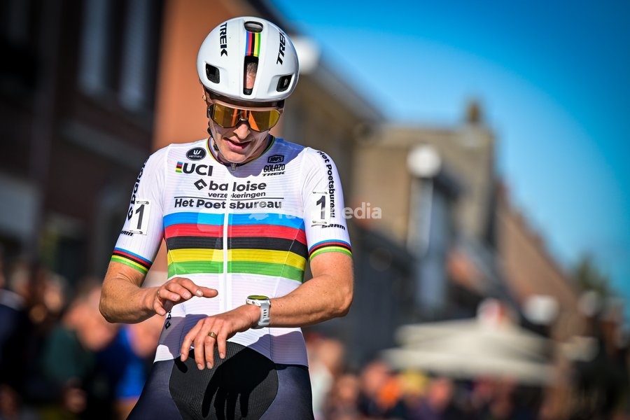 Netherlands' Lucinda Brand celebrates after winning the women elite race of the 'Kermiscross' cyclocross cycling event, on Thursday 15 October 2026, in Ardooie