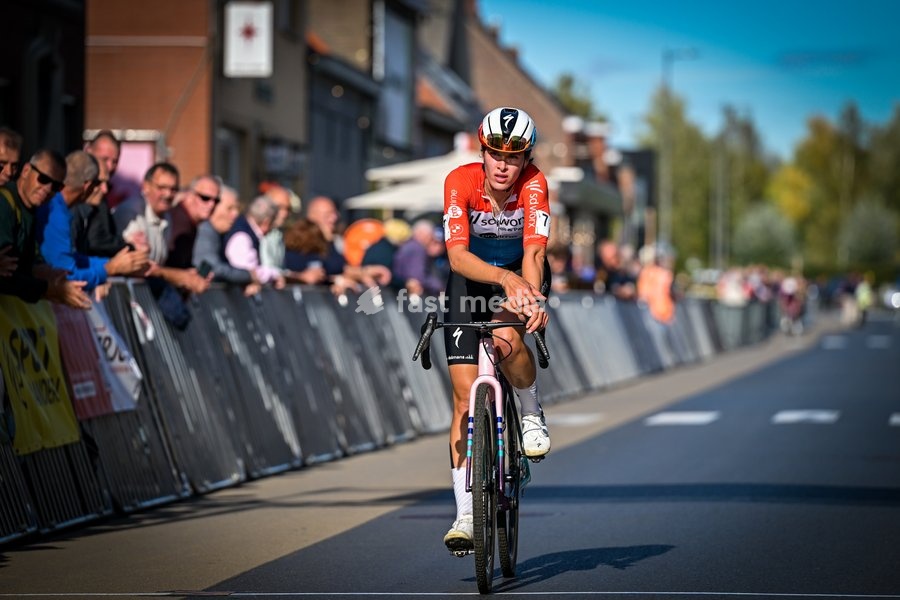 Luxembourg's Marie Schreiber crosses the finish line of the women elite race of the 'Kermiscross' cyclocross cycling event, on Thursday 15 October 2026, in Ardooie