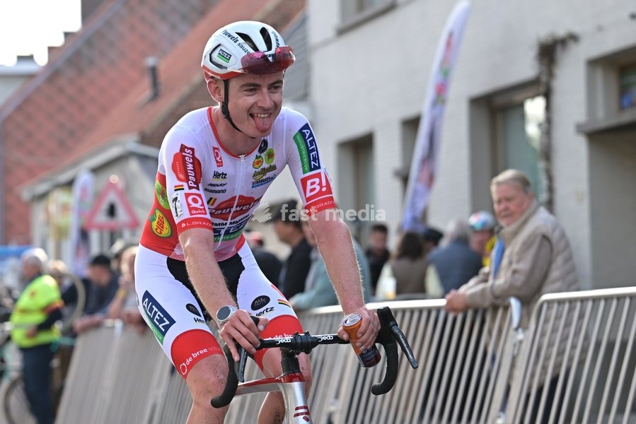 Belgium's Gerben Kuypers celebrates after winning the men elite race of the 'Kermiscross' cyclocross cycling event, on Thursday 15 October 2026, in Ardooie