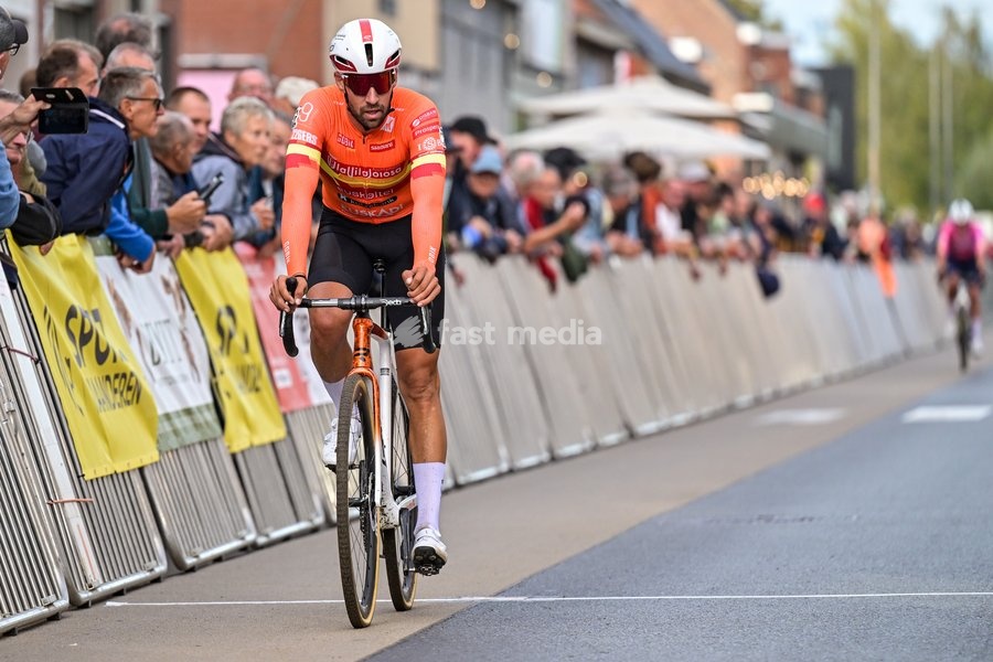 Spain's Felipe Orts crosses the finish line of the men elite race of the 'Kermiscross' cyclocross cycling event, on Thursday 15 October 2026, in Ardooie