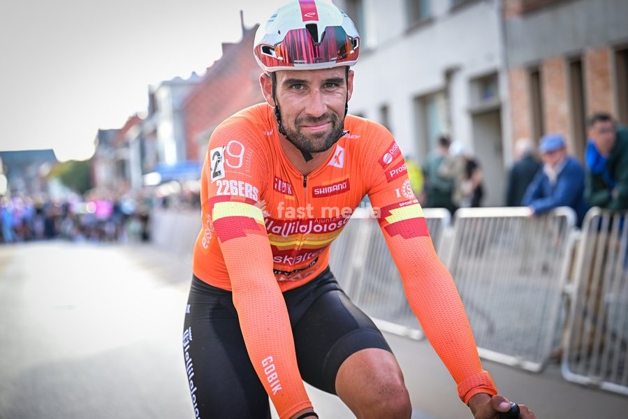 Spain's Felipe Orts crosses the finish line of the men elite race of the 'Kermiscross' cyclocross cycling event, on Thursday 15 October 2026, in Ardooie