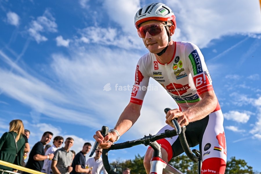 Belgium's Gerben Kuypers is pictured in action during the men elite race of the 'Kermiscross' cyclocross cycling event, on Thursday 15 October 2026, in Ardooie