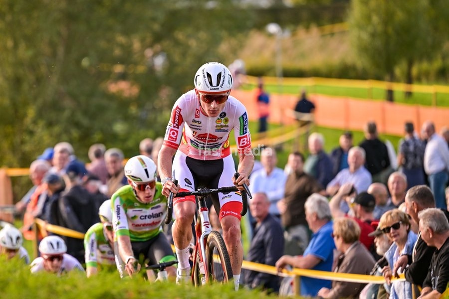 Belgium's Gerben Kuypers is pictured in action during the men elite race of the 'Kermiscross' cyclocross cycling event, on Thursday 15 October 2026, in Ardooie
