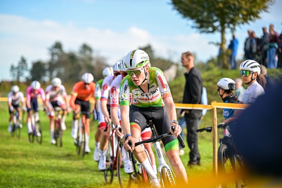 Belgium's Witse Meeussen is pictured in action during the men elite race of the 'Kermiscross' cyclocross cycling event, on Thursday 15 October 2026, in Ardooie