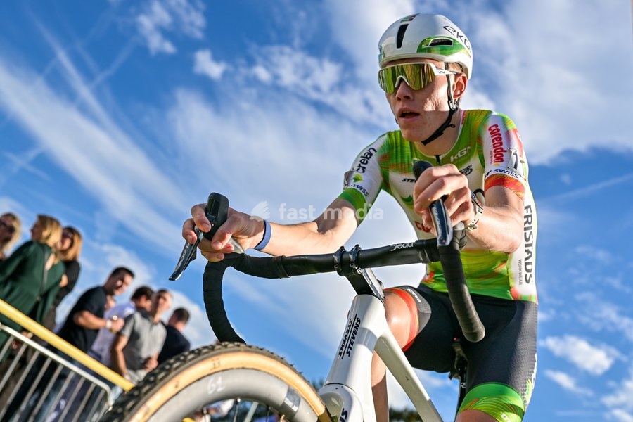 Belgium's Witse Meeussen is pictured in action during the men elite race of the 'Kermiscross' cyclocross cycling event, on Thursday 15 October 2026, in Ardooie