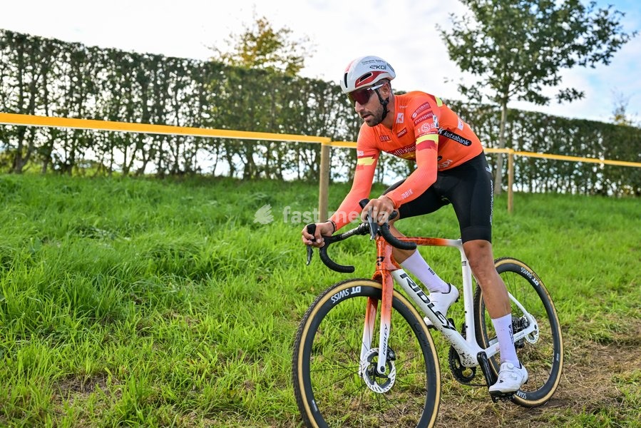 Spain's Felipe Orts is pictured in action during the men elite race of the 'Kermiscross' cyclocross cycling event, on Thursday 15 October 2026, in Ardooie