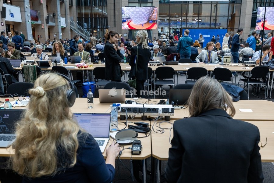 Journalists at the EU summit pressroom in Brussel to illustrate the press at work in Belgium, Thursday 15 October 2026