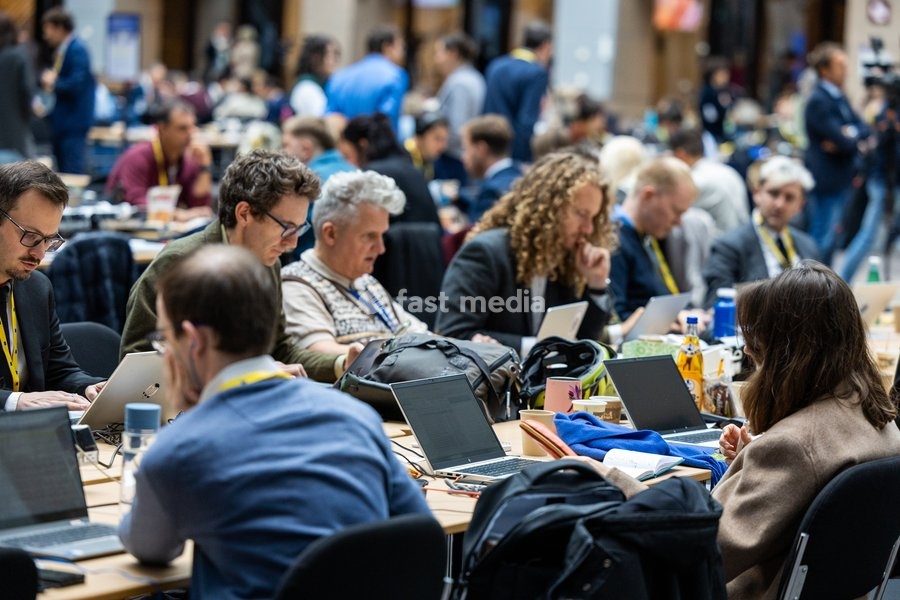 Journalists at the EU summit pressroom in Brussel to illustrate the press at work in Belgium, Thursday 15 October 2026