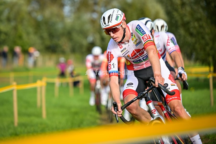 Belgium's Michael Vanthourenhout is pictured in action during the men elite race of the 'Kermiscross' cyclocross cycling event, on Thursday 15 October 2026, in Ardooie