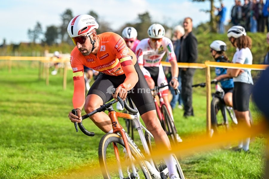 Spain's Felipe Orts is pictured in action during the men elite race of the 'Kermiscross' cyclocross cycling event, on Thursday 15 October 2026, in Ardooie