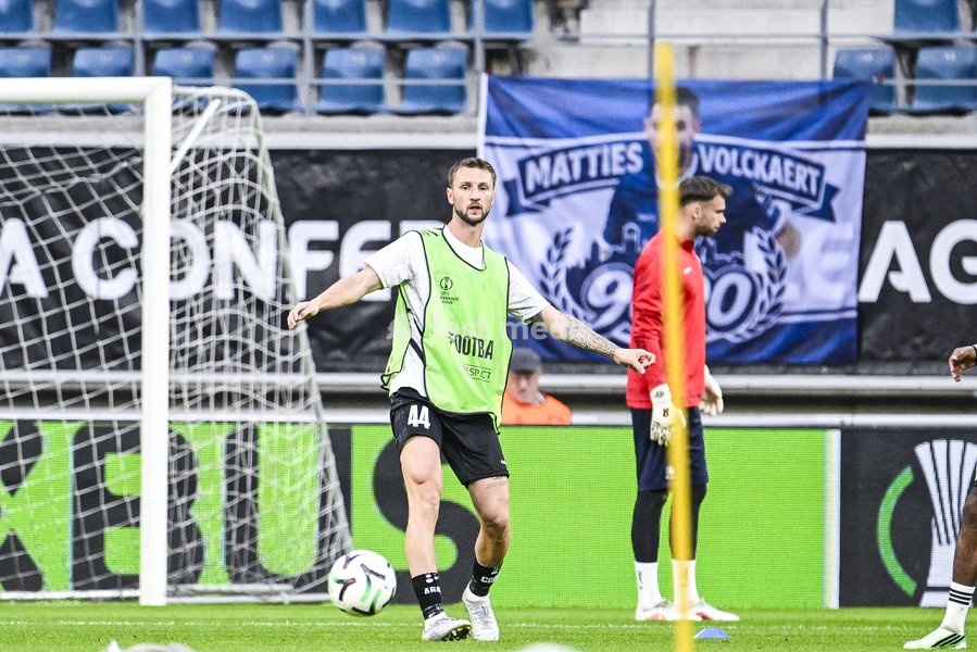 Gent's Siebe Van der Heyden pictured in action during the warming-up for a soccer game between Belgian KAA Gent and Danish Aarhus GF, Thursday 15 October 2026 in Gent, the opening match of the UEFA Conference League league phase