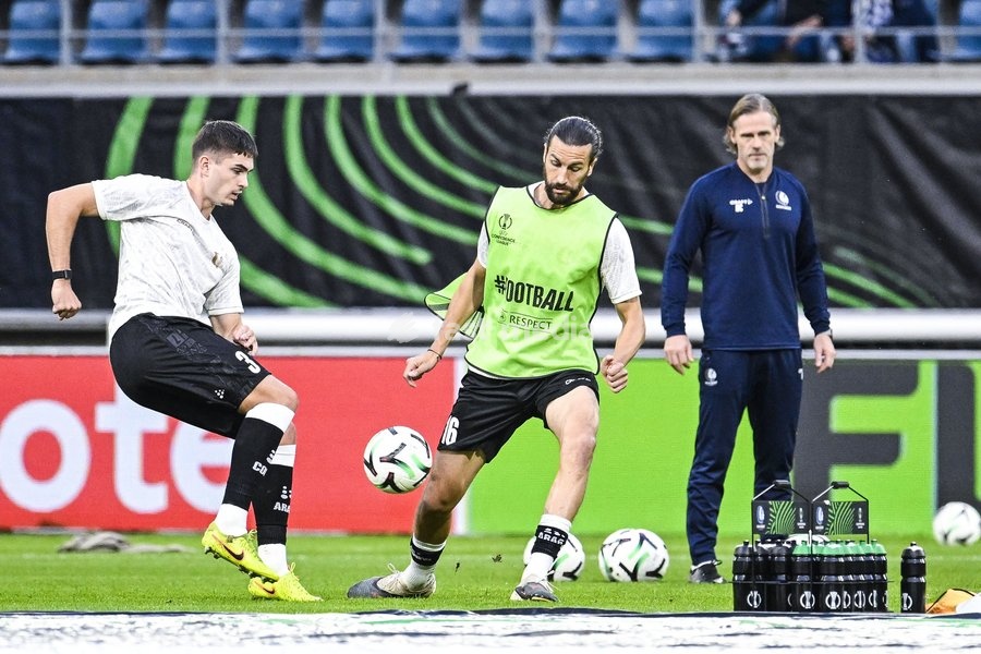 Gent's Maksim Paskotsi and Gent's Christian Burgess pictured in action during the warming-up for a soccer game between Belgian KAA Gent and Danish Aarhus GF, Thursday 15 October 2026 in Gent, the opening match of the UEFA Conference League league phase