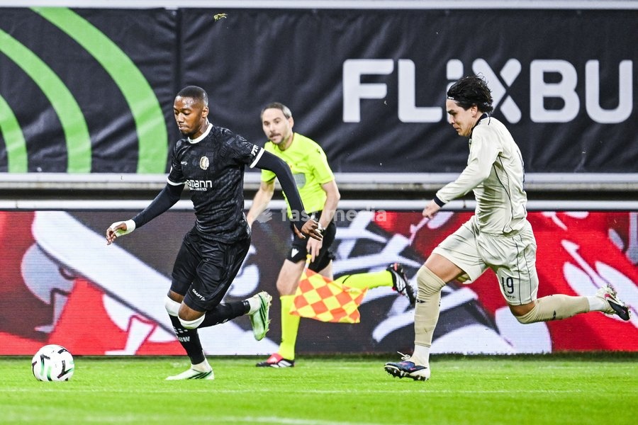 Gent's Michel-Ange Sumai Balikwisha and Aarhus' Eric Kahl pictured in action during a soccer game between Belgian KAA Gent and Danish Aarhus GF, Thursday 15 October 2026 in Gent, the opening match of the UEFA Conference League league phase