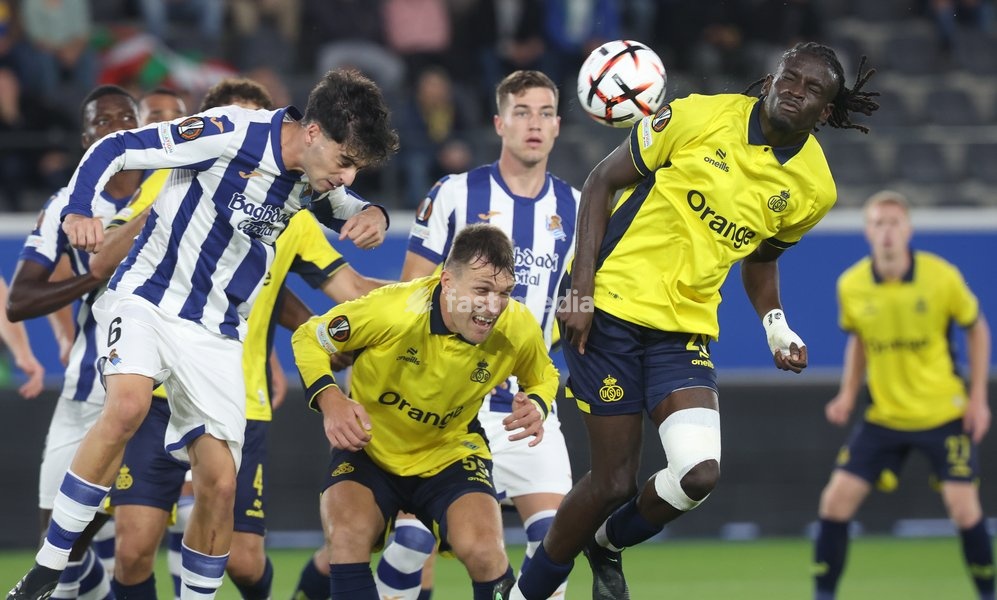 Sociedad's Jon Martin and Union's Massire Sylla fight for the ball during a soccer game between Belgian Royale Union Saint-Gilloise and Spanish Real Sociedad, Thursday 15 October 2026 in Leuven, the 2nd match of the UEFA Europa League league phase