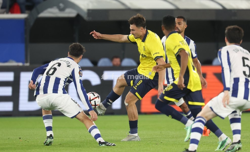 Union's Mateo Biondic fights for the ball during a soccer game between Belgian Royale Union Saint-Gilloise and Spanish Real Sociedad, Thursday 15 October 2026 in Leuven, the 2nd match of the UEFA Europa League league phase