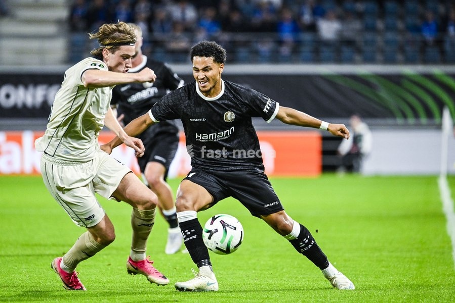 Aarhus' Jacob Andersen and Gent's Momodou Lamin Sonko pictured in action during a soccer game between Belgian KAA Gent and Danish Aarhus GF, Thursday 15 October 2026 in Gent, the opening match of the UEFA Conference League league phase