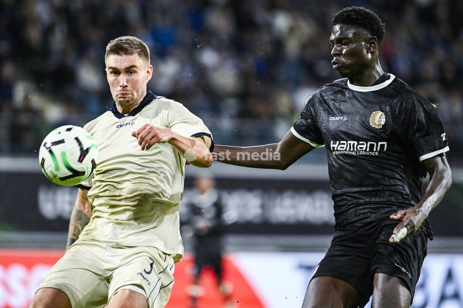 Aarhus' Daniel Leo Gretarsson and Gent's Ibrahima Cisse pictured in action during a soccer game between Belgian KAA Gent and Danish Aarhus GF, Thursday 15 October 2026 in Gent, the opening match of the UEFA Conference League league phase