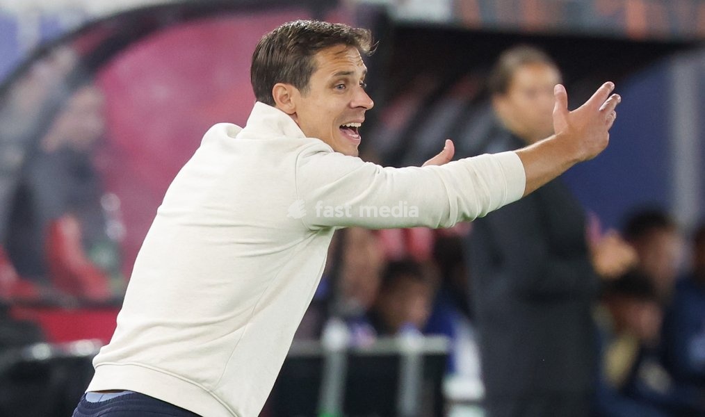 Union's head coach David Hubert gestures during a soccer game between Belgian Royale Union Saint-Gilloise and Spanish Real Sociedad, Thursday 15 October 2026 in Leuven, the 2nd match of the UEFA Europa League league phase