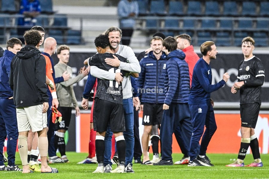 Gent's Momodou Lamin Sonko and Gent's head coach Rik De Mil celebrate after winning a soccer game between Belgian KAA Gent and Danish Aarhus GF, Thursday 15 October 2026 in Gent, the opening match of the UEFA Conference League league phase