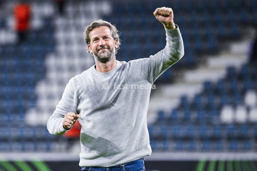 Gent's head coach Rik De Mil celebrates after winning a soccer game between Belgian KAA Gent and Danish Aarhus GF, Thursday 15 October 2026 in Gent, the opening match of the UEFA Conference League league phase