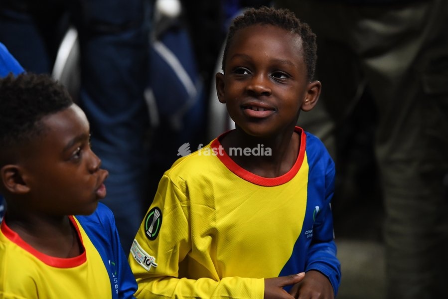ball kids pictured ahead of a soccer game between Belgian Sint-Truidense VV and Georgian FC Iberia 1999 Tbilisi, Thursday 15 October 2026 in Sint-Truiden, the opening match of the UEFA Conference League league phase