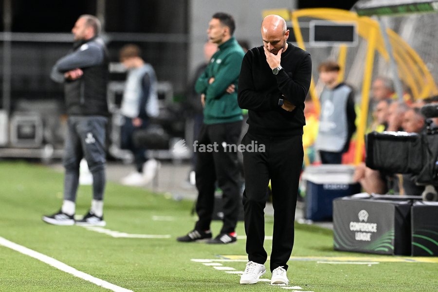 STVV's head coach Frederic De Meyer pictured during a soccer game between Belgian Sint-Truidense VV and Georgian FC Iberia 1999 Tbilisi, Thursday 15 October 2026 in Sint-Truiden, the opening match of the UEFA Conference League league phase