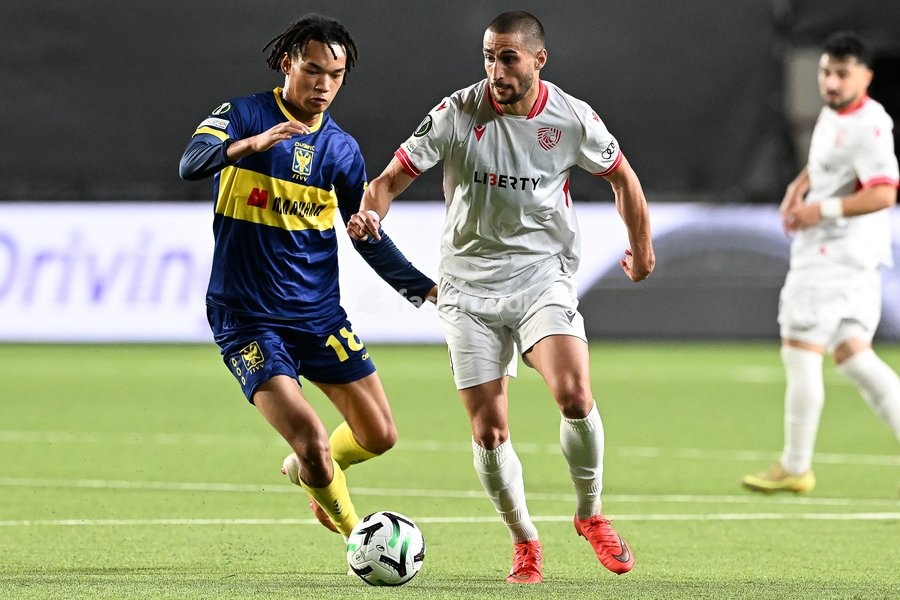STVV's Nelson Ishiwatari and Iberia's Amiran Dzagania pictured in action during a soccer game between Belgian Sint-Truidense VV and Georgian FC Iberia 1999 Tbilisi, Thursday 15 October 2026 in Sint-Truiden, the opening match of the UEFA Conference League league phase
