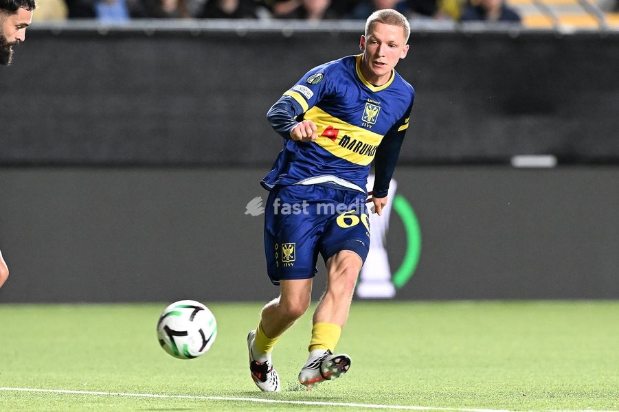 STVV's Robert-Jan Vanwesemael pictured in action during a soccer game between Belgian Sint-Truidense VV and Georgian FC Iberia 1999 Tbilisi, Thursday 15 October 2026 in Sint-Truiden, the opening match of the UEFA Conference League league phase