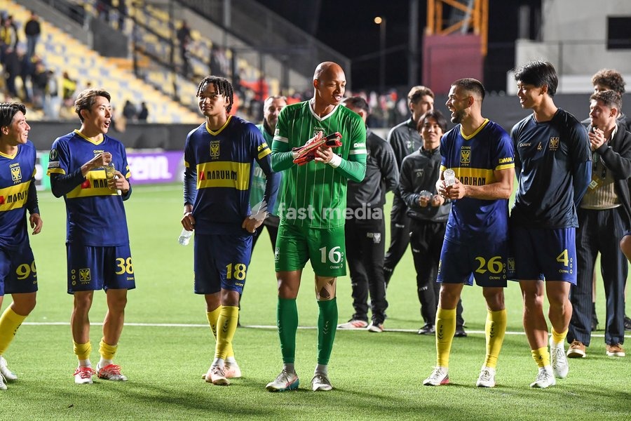STVV's players celebrate after winning a soccer game between Belgian Sint-Truidense VV and Georgian FC Iberia 1999 Tbilisi, Thursday 15 October 2026 in Sint-Truiden, the opening match of the UEFA Conference League league phase