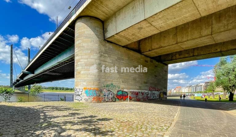 Kniebrücke in Düsseldorf, Germany