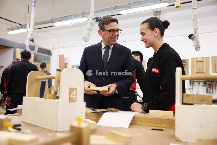 16/10/2026. Motherwell, United Kingdom. Prime Minister Andy Burnham meets apprentices in the carpentry workshop with Douglas Alexander, Secretary of State for Scotland during his visit to New College Lanarkshire