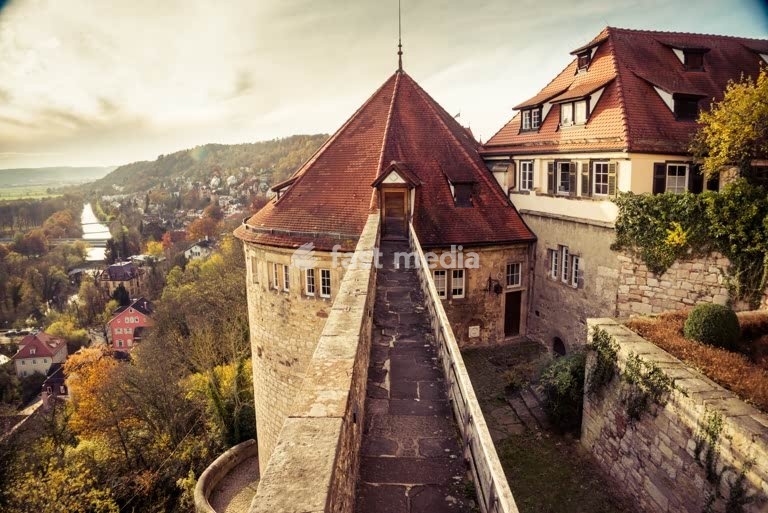 Eine Brücke zum Schlossturm, Tübingen
