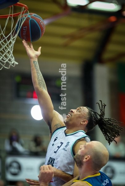 Brussels' Eric Boone Jr. and Oostende's Pierre-Antoine Gillet fight for the ball during a basketball match between Brussels and Oostende, Friday 16 October 2026 in Brussels, on day 3 of the 'BNXT League' Belgian and Dutch first division basket championship