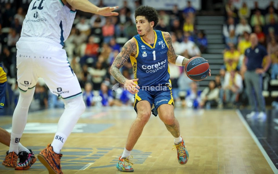 Oostende's Dakota Leffew fights for the ball during a basketball match between Brussels and Oostende, Friday 16 October 2026 in Brussels, on day 3 of the 'BNXT League' Belgian and Dutch first division basket championship
