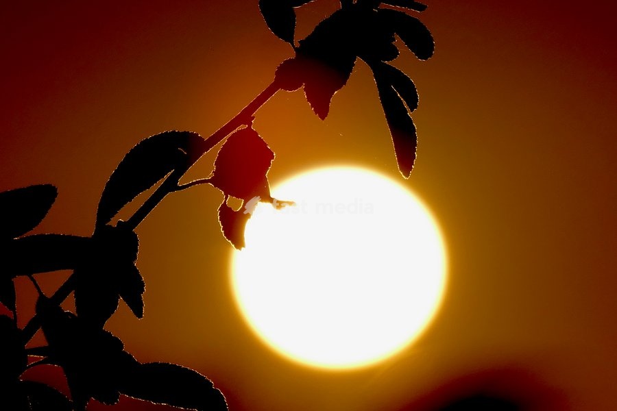 The days sun rises on a chilly morning in the countryside