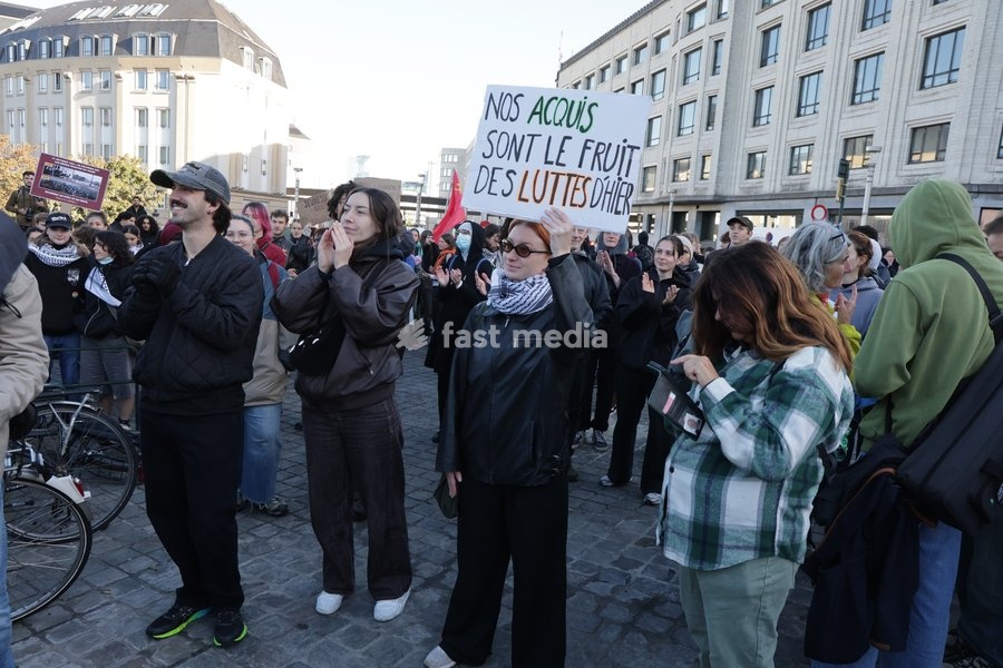 This image shows youths gather for a protest action at the Central Station in Brussels on Saturday 17 October 2026