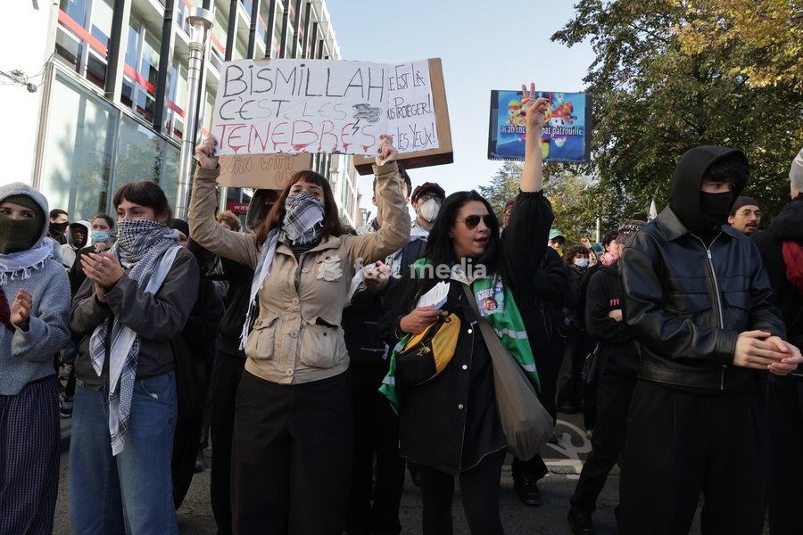 This image shows youths gather for a protest action at the Central Station in Brussels on Saturday 17 October 2026