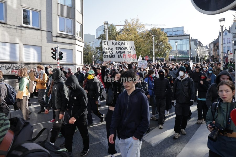 This image shows youths gather for a protest action at the Central Station in Brussels on Saturday 17 October 2026