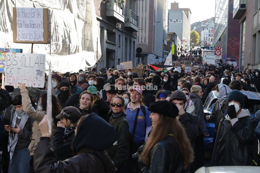 This image shows youths gather for a protest action at the Central Station in Brussels on Saturday 17 October 2026