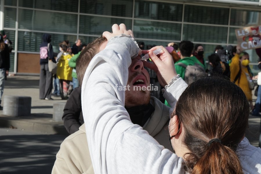 This image shows youths gather for a protest action at the Central Station in Brussels on Saturday 17 October 2026
