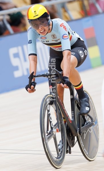 Belgian Shari Bossuyt pictured during the Women's Madison event at the UCI Track Cycling World Championships in Shanghai, China on Saturday 17 October 2026. The worlds are taking place from 14 to 18 October 2026
