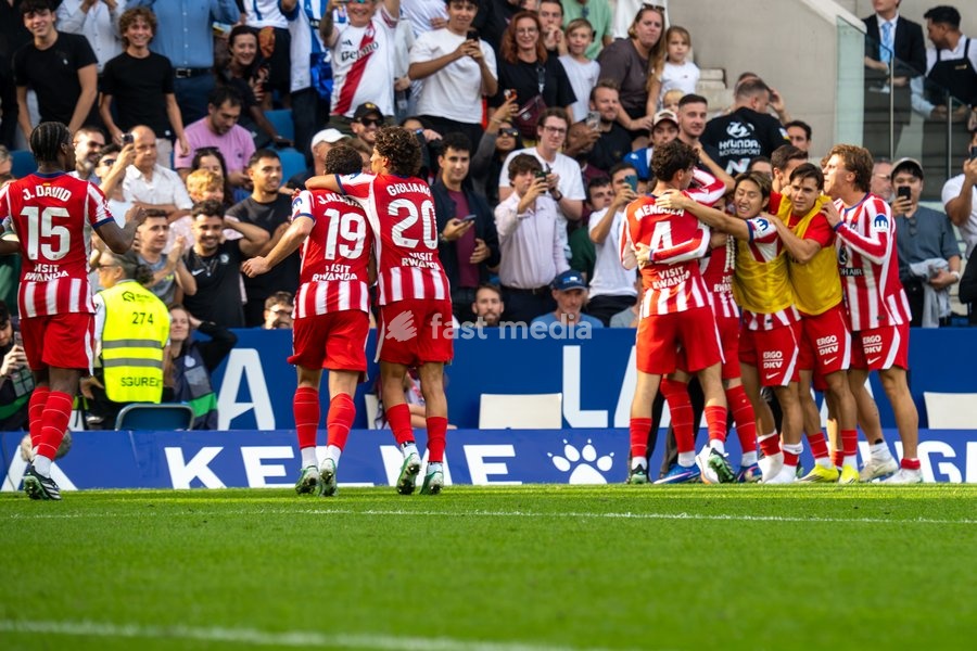Players of Club Atletico de Madrid celebrate hugging after scoring a goal during the LALIGA EA SPORTS match between RCD Espanyol and Club Atletico de Madrid at RCDE Stadium on October 17, 2026 in Cornella de Llobregat, Spain