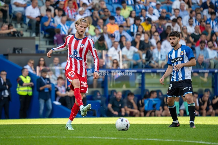 Morten Hjulmand of Atletico de Madrid during the LaLiga EA Sports matchday 9 fixture between RCD Espanyol and Atletico de Madrid at RCDE Stadium on October 17, 2026, in Barcelona, Spain