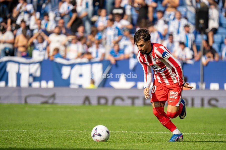 Álex Baena of Atletico de Madrid during the LaLiga EA Sports matchday 9 fixture between RCD Espanyol and Atletico de Madrid at RCDE Stadium on October 17, 2026, in Barcelona, Spain